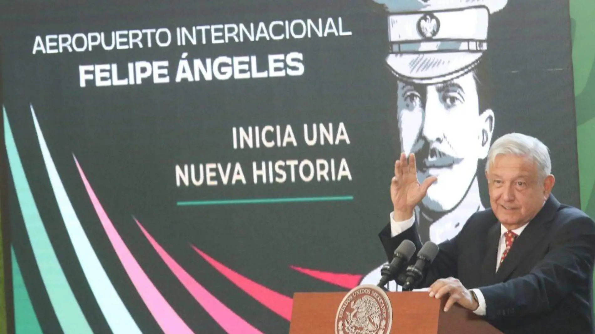 AMLO inaugura el AIA